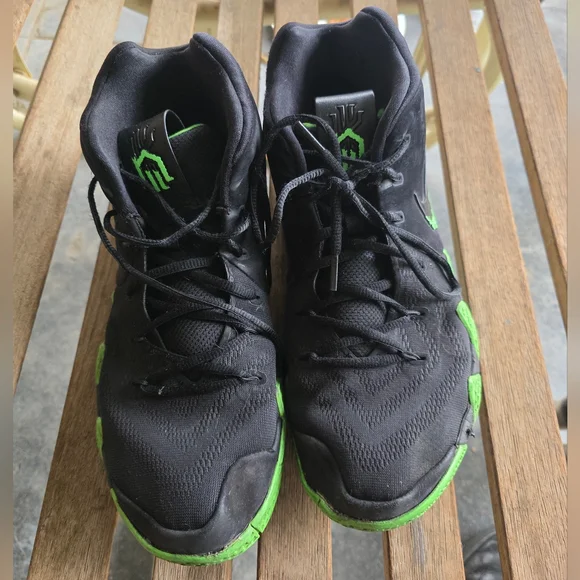 Nike Kyrie 4 Halloween - Picture 3 of 12